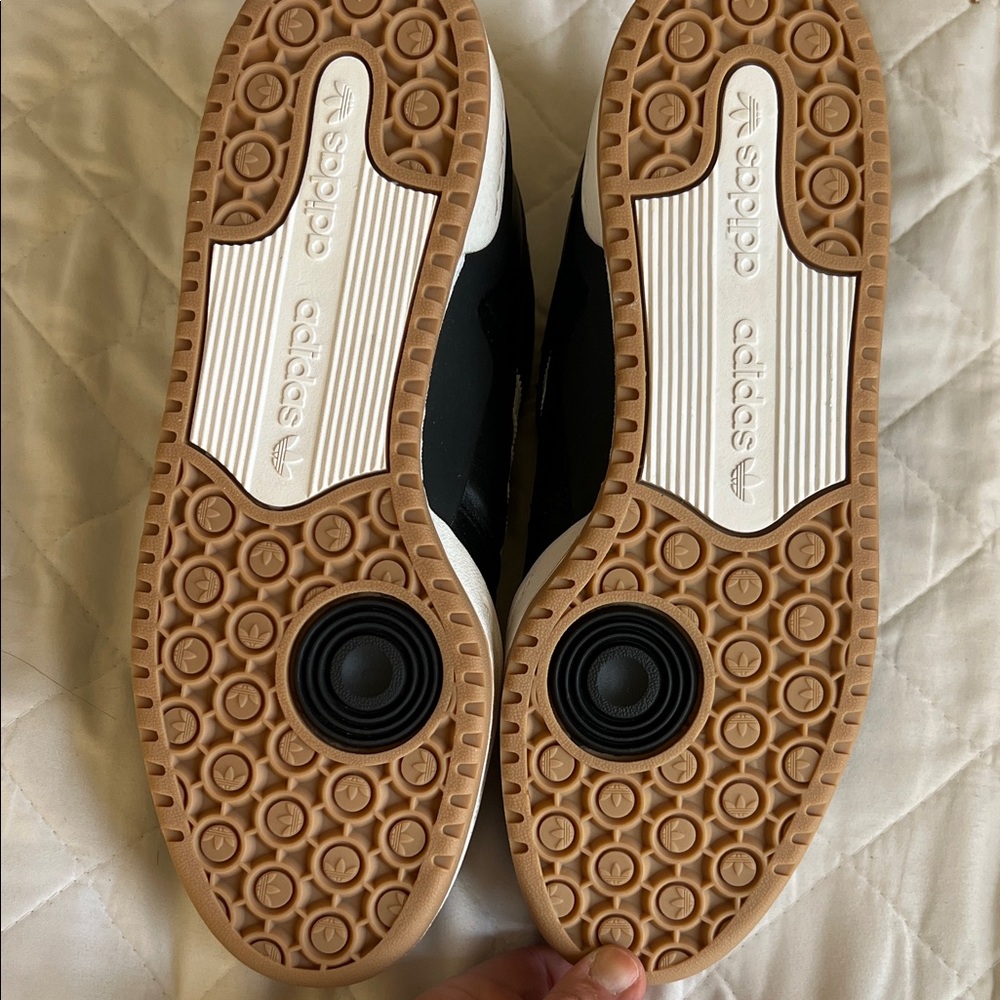 Adidas Forum Low Black and White Shoes - Picture 2 of 4